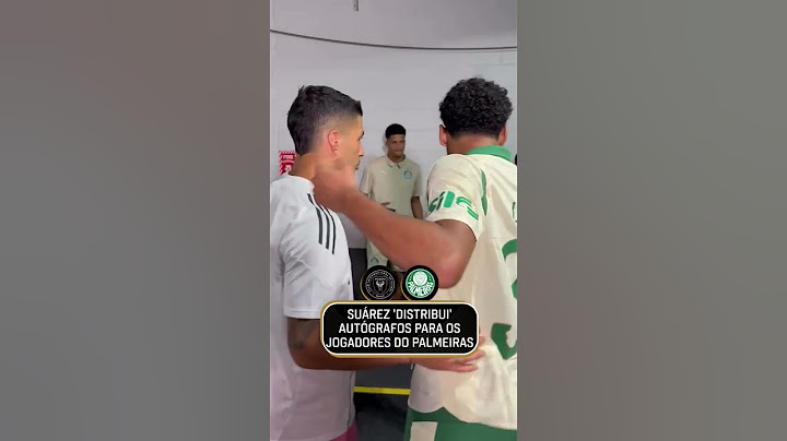 Que resenha boa! Suárez autografa camisa dos jogadores do Palmeiras após a partida