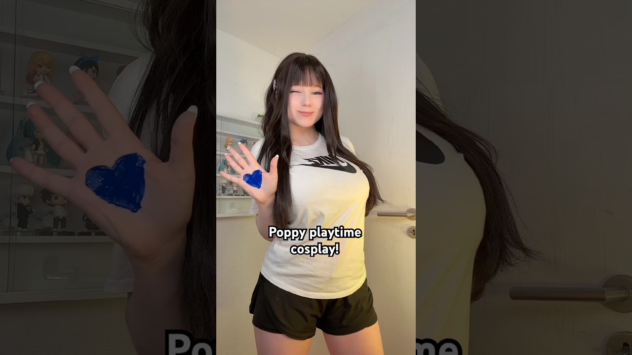Who’s this 😙 #poppyplaytime #poppy #cosplay y
