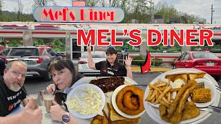 MEL'S DINER PIGEON FORGE FOOD REVIEW #milkshake #travel #foodie