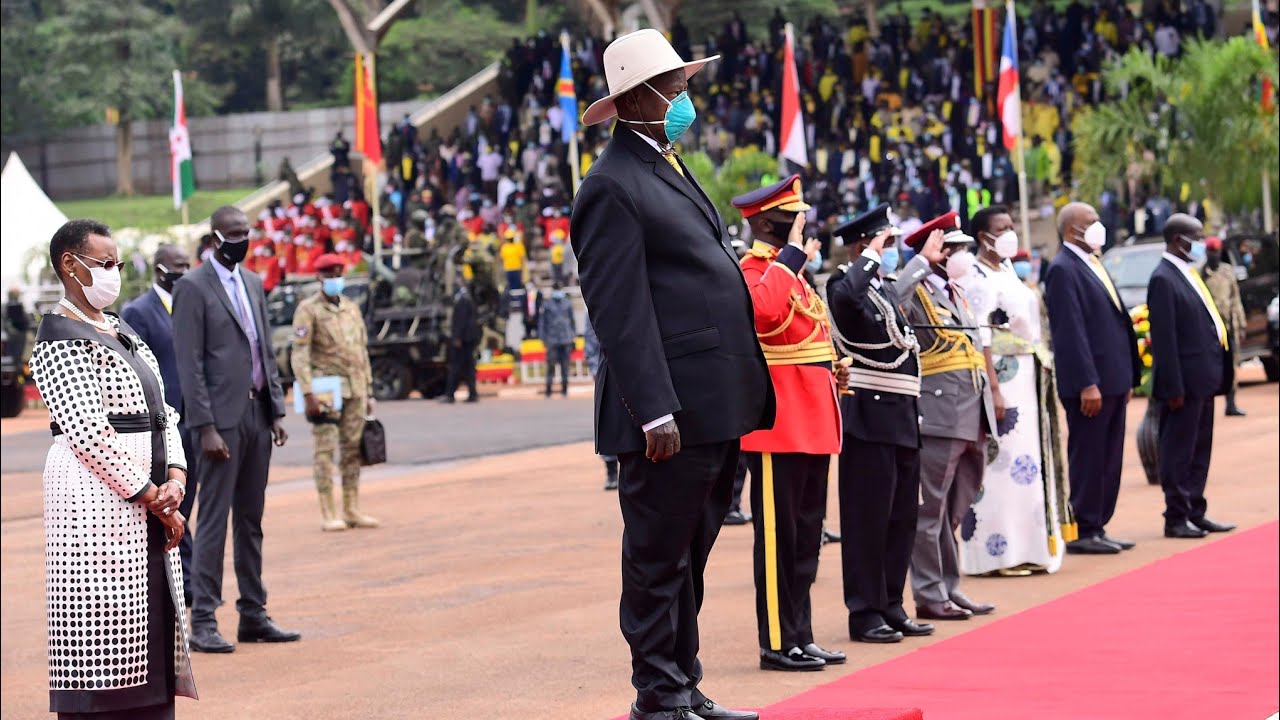 Museveni Swears in for 6th term as President of Uganda, immediately inspects first Parade at Kololo