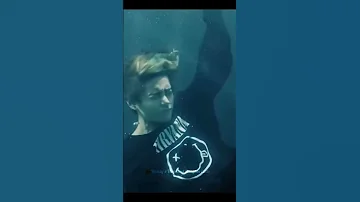 V underwater scene but not what you expect😅