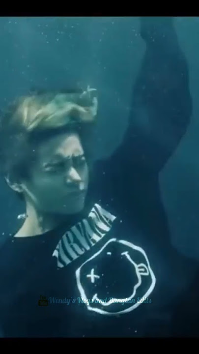 V underwater scene but not what you expect😅