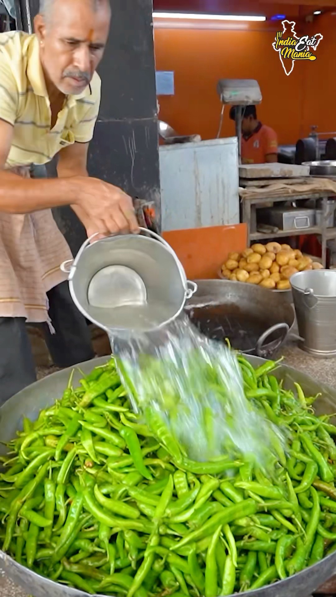 Jodhpur Biggest Mirchi Vada Making Process #rajasthanifood #shorts