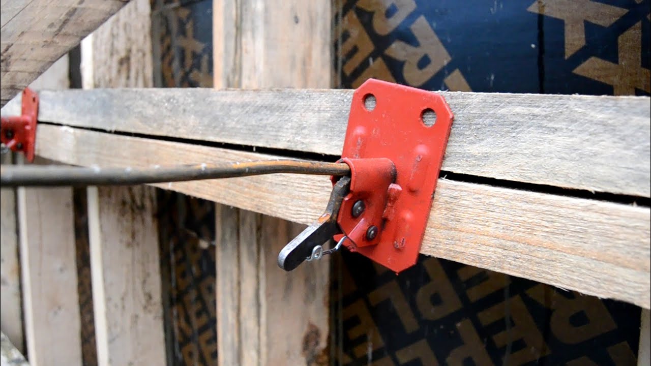 как прикрепить опалубку для заливки фундамента