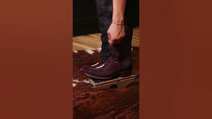 Classic with a twist #westernwear #starchedjeans #exoticboots #shorts