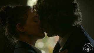 The Originals 5x05 Hope and Roman kiss