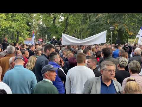 Okupljanje građana pred protest opozicije u Banjoj Luci
