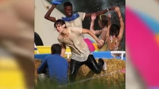 Celebrity Bytes Harry Styles Flashes A New Tattoo While Shooting Music Video - Splash News