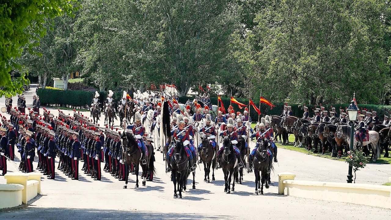 (4K) PARADA MILITAR GUARDIA REAL  (25 Aniversario) antiguo personal militar  19-5-2023