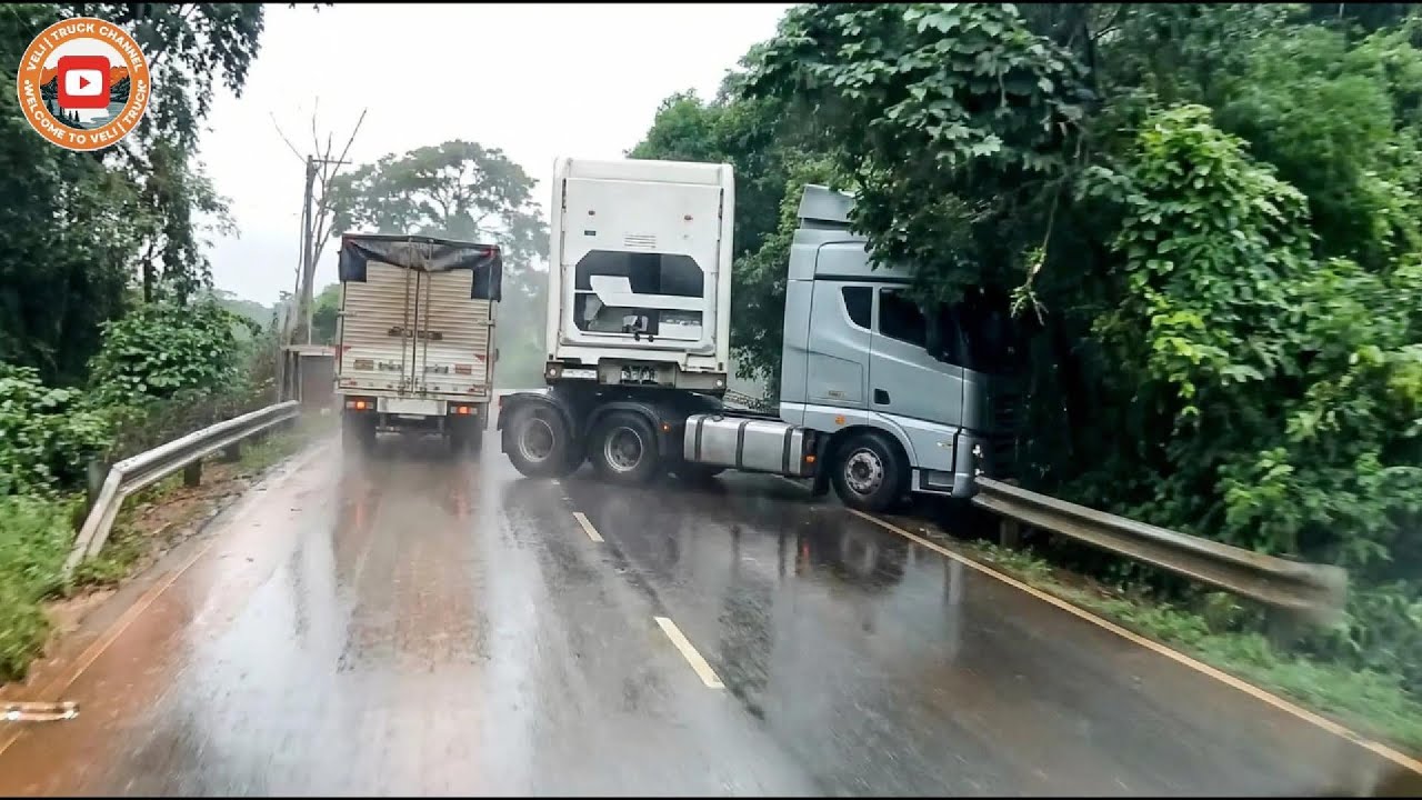 Heavy Trucks Crash One After Another at the Deadly Curve – Shocking to Watch