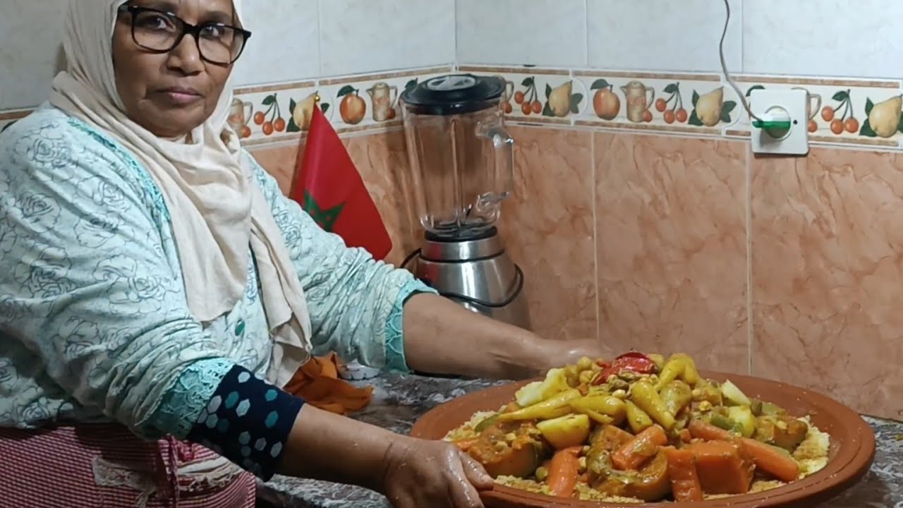 ليله النص من رمضان كسكسو مغربي باللحم الراس كسكسو العواشر مع لما د الحباب والخوت ليله رائعه