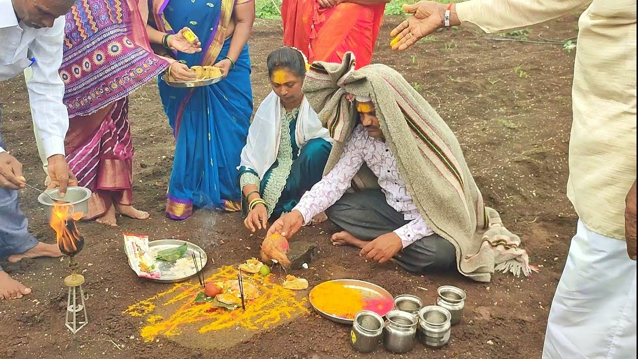 जागरण गोंधळ पाच पावली हा महाराष्ट्रातील पारंपरिक धार्मिक विधी