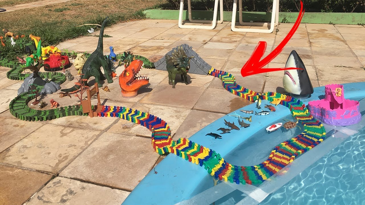 FIZ UM PARQUE GIGANTE COM ANIMAIS AQUÁTICOS, SELVAGENS E DINOSSAUROS! MUITAS PISTAS E BONECOS!