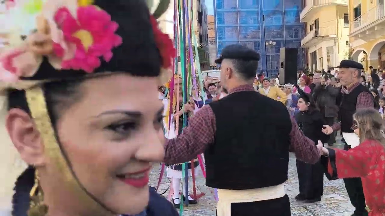 ΑΠΟΚΡΙΑΤΙΚΑ ΔΡΩΜΕΝΑ ΛΥΚΕΙΟ ΕΛΛΗΝΙΔΩΝ ΚΕΡΚΥΡΑΣ (ΑΝΟΥΝΤΣΙΑΤΑ)