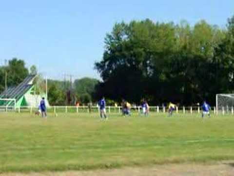 Match amical une semaine avant la reprise entre l'US Riveraine et le Football Club de Cublac. Coup franc pour La RiviÃ¨re qui a fait mouche !