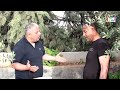 شاب إشترى قبر من صاحب المقبرة ليدفن ابوه المريض فيه فتحدث المفاجأة شاب إشترى قبر من صاحب المقبرة ليدفن ابوه المريض فيه فتحدث المفاجأة