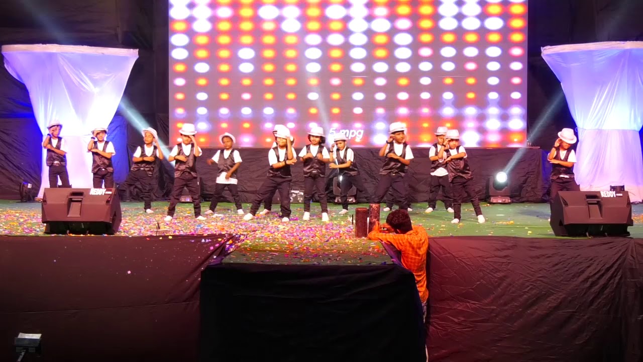 Dancing for Ankh Marra Song by U.K.G. Students @ Elate Fest 2019 - YouTube