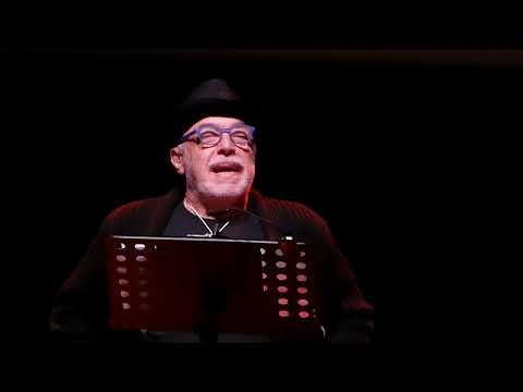 Nino Frassica in "Come stappare una bottiglia di spumante"