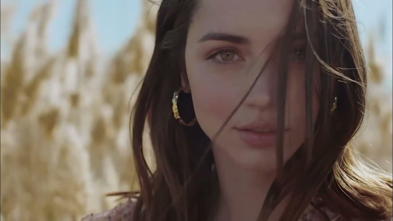 She (Tous les visages de l'amour) - Charles Aznavour (Subtitulada español/inglés) She (Tous les visages de l'amour) - Charles Aznavour (Subtitulada español/inglés)