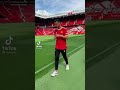 شاهد كريستيانو يغادر الملعب بشكل غريب