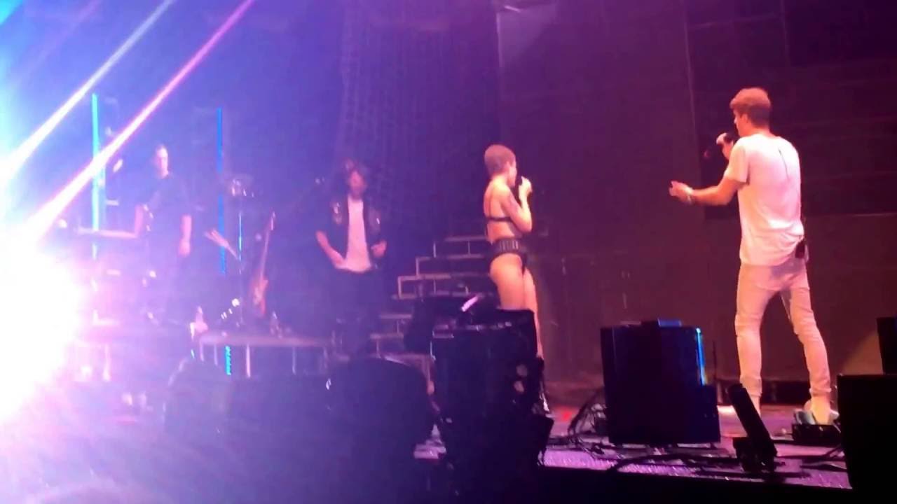 Closer - Halsey & the Chainsmokers Madison Square Garden 8/13/16