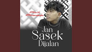Jan Sasek Dijalan