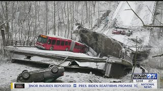 Human chain formed to help after Pittsburgh bridge collapse