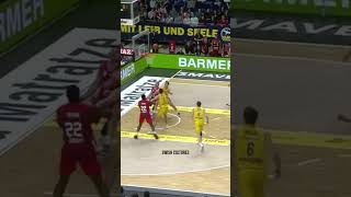 Patrick Miller is a walking highlight 🚶🏾‍♂️ catching bodies and got defenders skatin