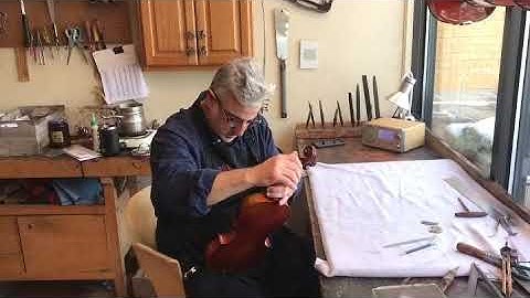 Andy demonstrating how easy Wittner FineTune Pegs are to use!