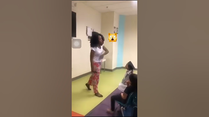 Kid cusses at teacher at his kindergarten graduation 😂
