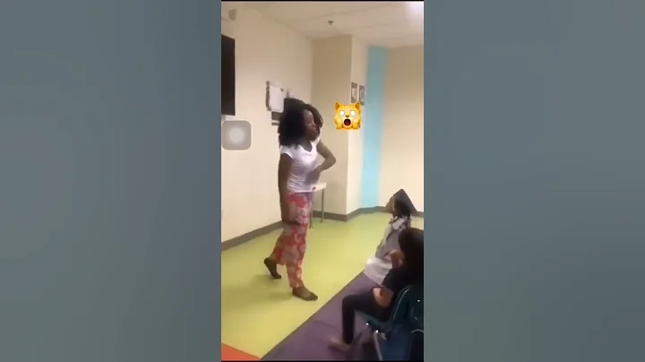 Kid cusses at teacher at his kindergarten graduation 😂 - DayDayNews