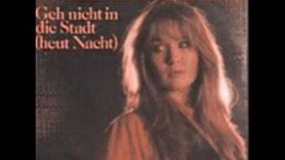 Video thumbnail of "Juliane Werding Geh nicht in die stadt"