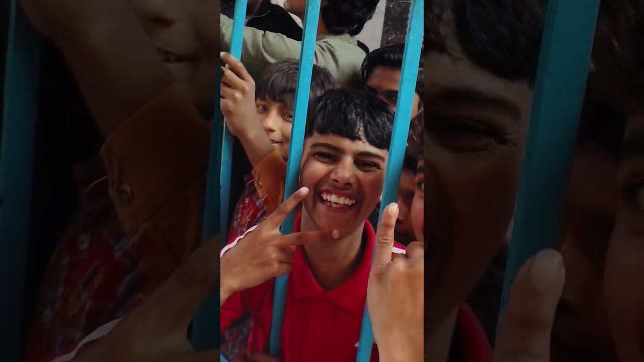 शिव रात्रि जल अभिषेक के लिया लाइन मे भगत जन