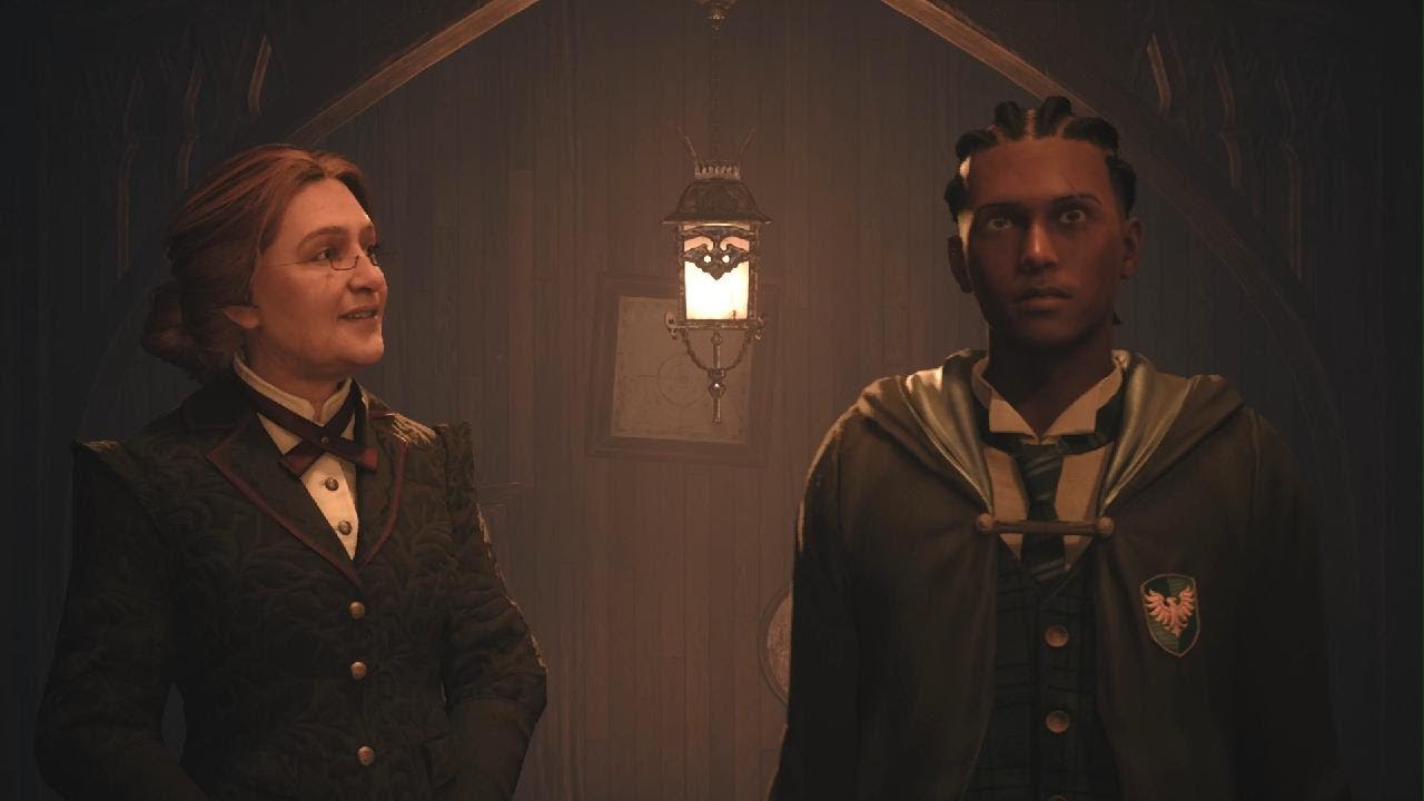 Teaching my Mom Hogwarts Legacy - YouTube