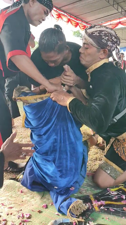 kesurupan setan apa ini ❓#kudalumping #jaranan #kesurupan