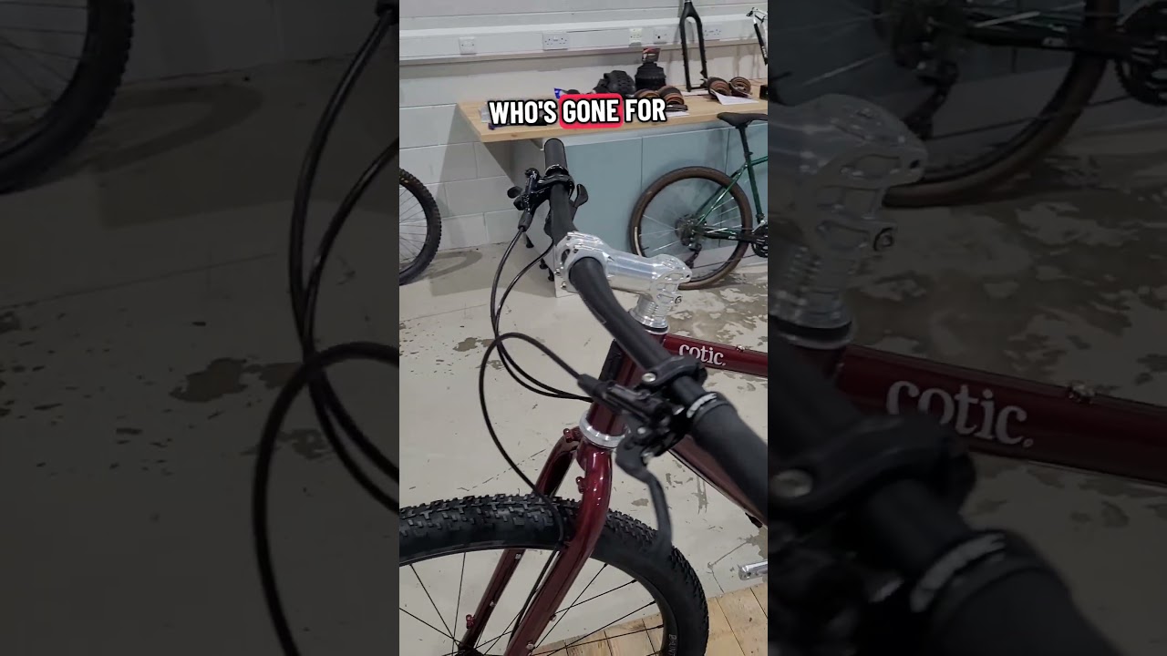 Гравийный велосипед Cotic Cascade с прямым рулем - вариант "A La Carte" в цвете "малиновый глянец...