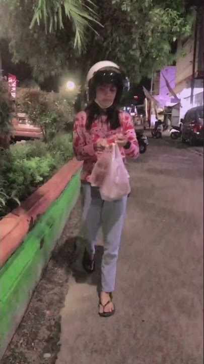 Story WA Mentahan Halu. Beli makanan sama cewe cantik. Buat manasin mantan, prank temen.