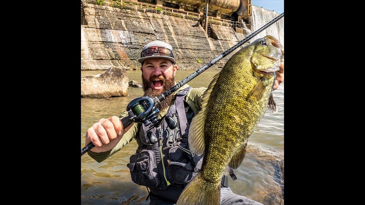 S5E72  Bass Fishing for Noobs - River Fishing with Jameson Redding