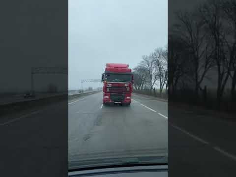 Фура валит задним