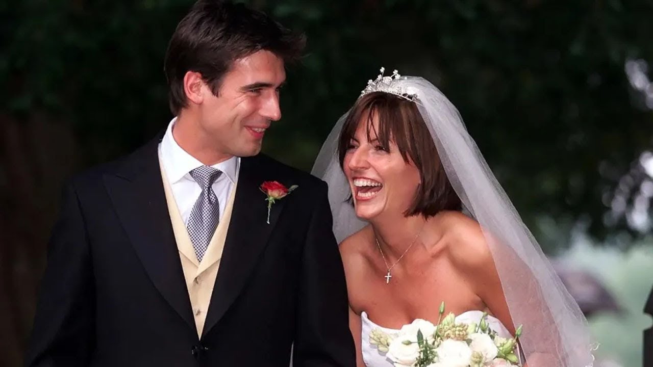 Давина Макколл тайно вышла замуж за Майкла Дугласа после стремительной помолвки.