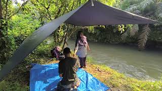 camping hujan dipinggir sungai dan memasak menu berbuka yang lezat.