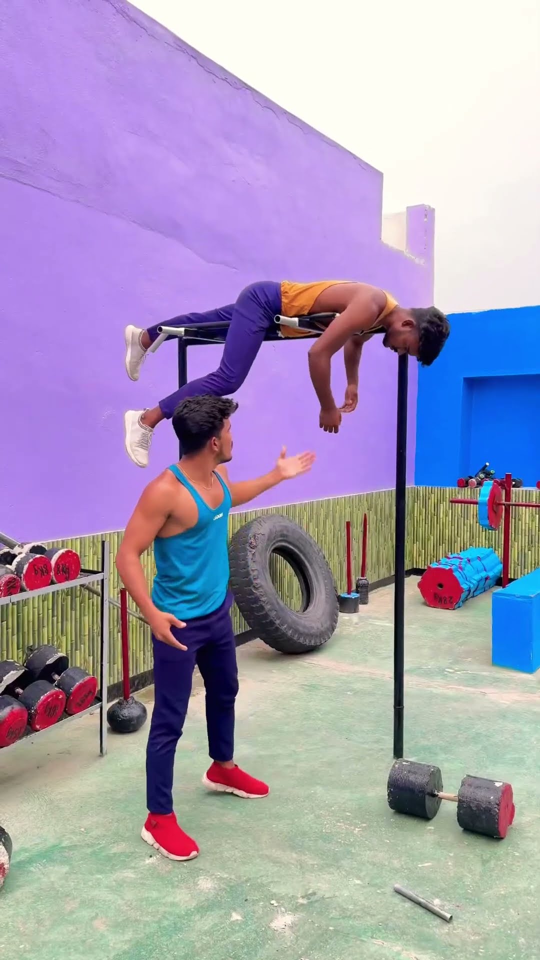 Dumbbell Tod Diya ??? #shortvideo #funny #youtubeshorts