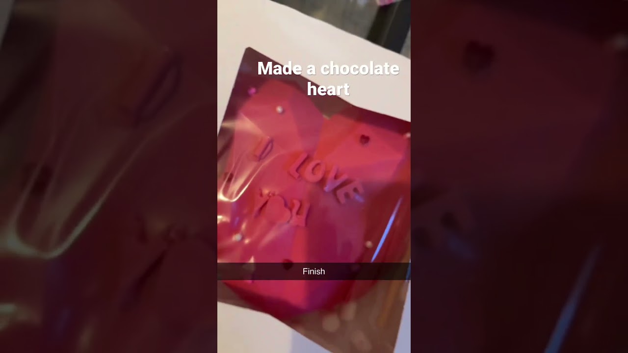 Chocolate breakable heart