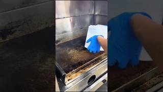 Astuce pour nettoyer le grill #shorts #grill #restaurant #shortsvideo