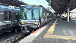 223系2000番台W28編成に+V18編成 新快速姫路行き 石山駅到着 223系V42編成+225系0番台 新快速近江塩津行き 石山駅発車