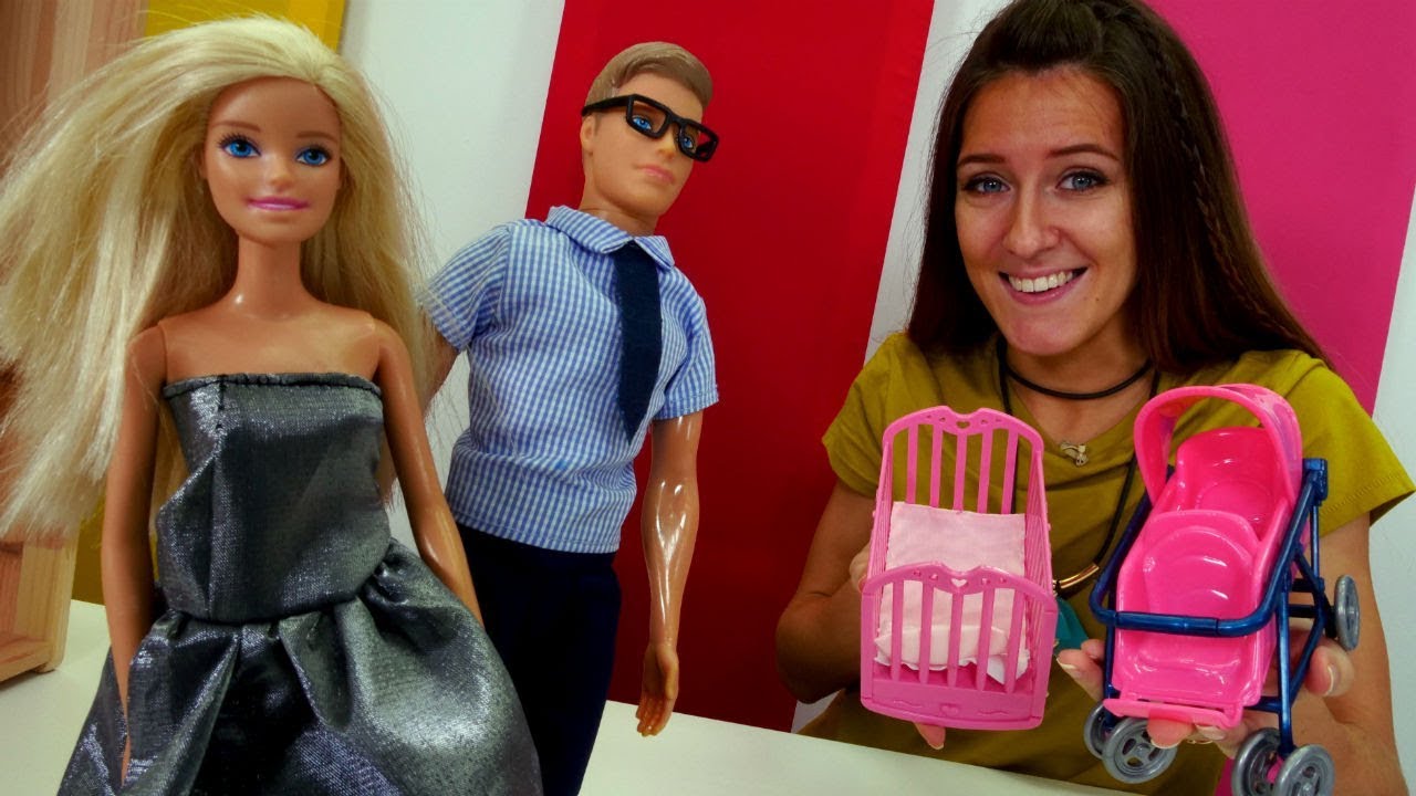 ⁣Barbie y Ken en la Tienda de juguete. Vídeos de juguetes para niñas