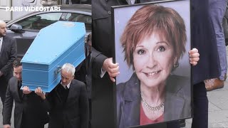 Les Célébrités Arrivent Aux Obsèques De Marion Game Le 31 Mars 2023 À Paris