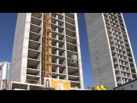 Cazo subiendo a las alturas del Edificio Intempo en Benidorm
