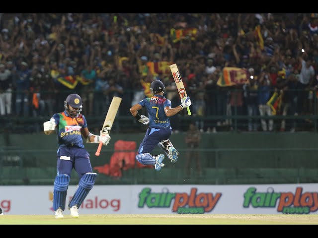 Sri Lanka needed 59 runs off 18 balls.. and then Dasun Shanaka happened! class=