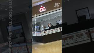 Video shows smash-and-grab robbery at Mississauga mall as police announce arrests